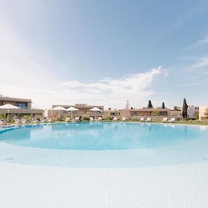 White Shell Beach Villas